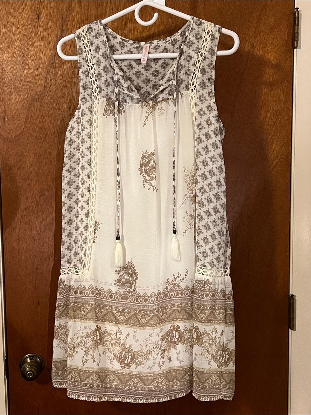 Xhilaration Cream & Taupe Printed Sleeveless Tunic